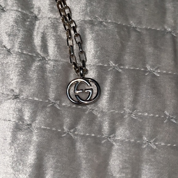 🛑 SOLD 🛑Gucci Preloved necklace excellent condition GG logo come with box n DB - Picture 9 of 15